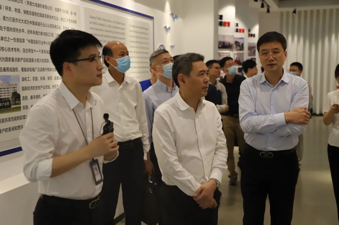瑞安市人大常委会主任应希克一行莅临8868体育科技调研
